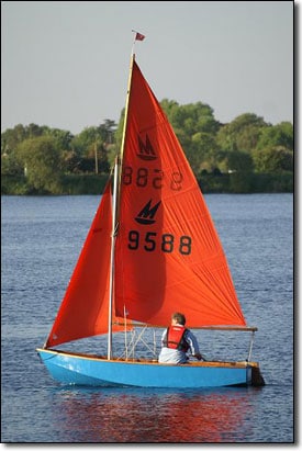 Mirror dinghy