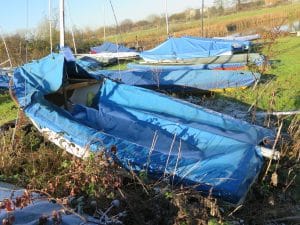 abandoned-boat-h06