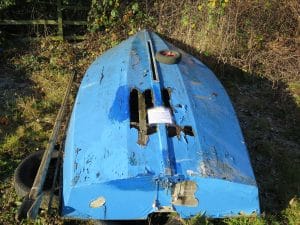 abandoned-boat-l09